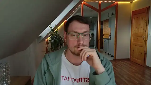 Snapshot of Relsxboy chatting on 03-13-25, 05:07 Relsxboy online show from 03-13-25, 05:07