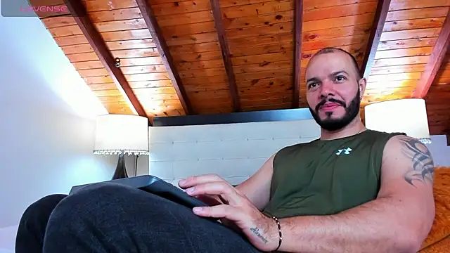 Snapshot of Tom_Bailey chatting on 09-12-25, 12:16 Tom Bailey online show from 09-12-25, 12:16