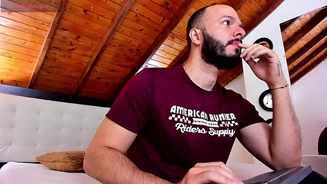 Tom Bailey online show from 11-22-25, 12:37