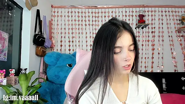 Snapshot of lucyy_tay chatting on 09-23-25, 09:51 lucyy tay online show from 09-23-25, 09:51