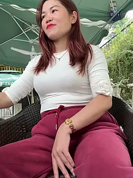 Snapshot of Emily_9xx chatting on 12-25-24, 06:31 Emily 9xx online show from 12-25-24, 06:31