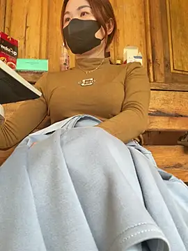 Snapshot of Emily_9xx chatting on 03-06-25, 08:19 Emily 9xx online show from 03-06-25, 08:19