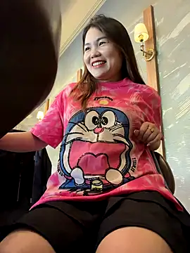 Snapshot of Emily_9xx chatting on 12-15-25, 06:06 Emily 9xx online show from 12-15-25, 06:06