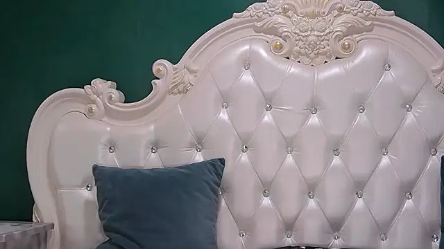 ArielBurn online show from 10-12-25, 08:52