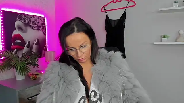 HelenLuxx online show from 02-02-25, 01:52