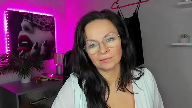 HelenLuxx online show from 02-05-25, 01:44