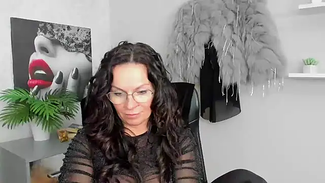 HelenLuxx online show from 02-06-25, 01:43