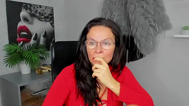 HelenLuxx online show from 02-11-25, 06:40