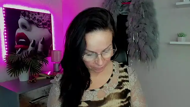 HelenLuxx online show from 02-15-25, 07:16