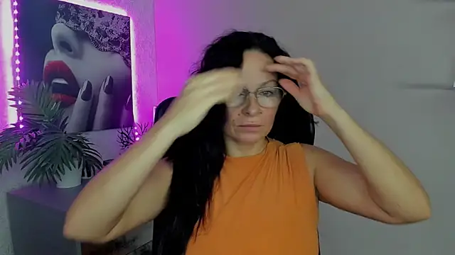 HelenLuxx online show from 09-25-25, 05:33