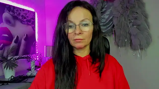 HelenLuxx online show from 12-18-25, 05:30