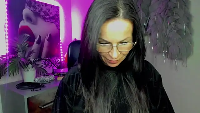 HelenLuxx online show from 01-31-26, 07:11