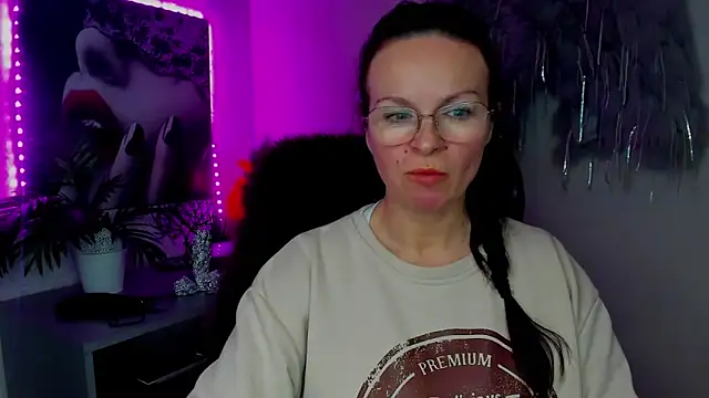 HelenLuxx online show from 02-09-26, 02:21