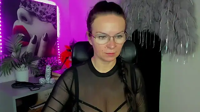 HelenLuxx online show from 02-19-26, 04:03