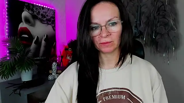 HelenLuxx online show from 04-10-26, 03:06