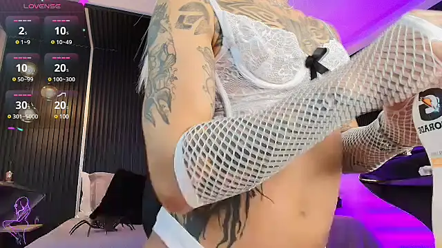  Holly Cat online show from 02-15-25, 08:54