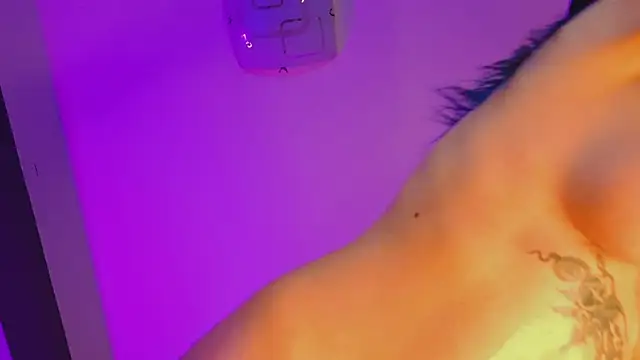 AriaVoss online show from 12-28-24, 02:43