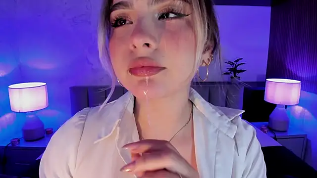 Snapshot of SamantaBone chatting on 01-25-25, 12:17 SamantaBone online show from 01-25-25, 12:17