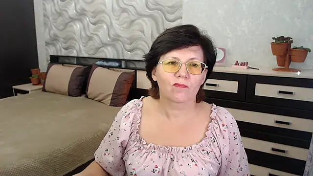 Snapshot of VitaCharm chatting on 12-02-24, 01:36 VitaCharm online show from 12-02-24, 01:36