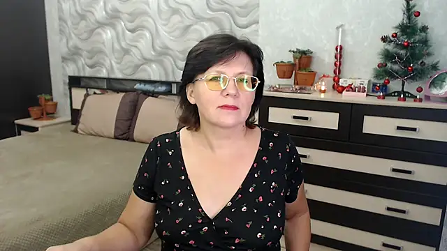 Snapshot of VitaCharm chatting on 12-21-24, 05:40 VitaCharm online show from 12-21-24, 05:40