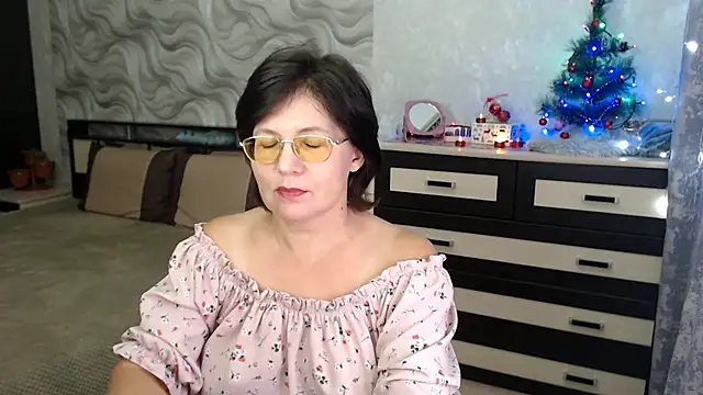 Snapshot of VitaCharm chatting on 12-27-24, 08:18 VitaCharm online show from 12-27-24, 08:18