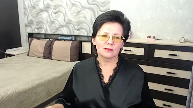 Snapshot of VitaCharm chatting on 02-16-25, 08:33 VitaCharm online show from 02-16-25, 08:33