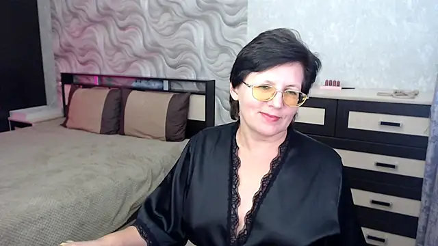 Snapshot of VitaCharm chatting on 02-24-25, 10:25 VitaCharm online show from 02-24-25, 10:25