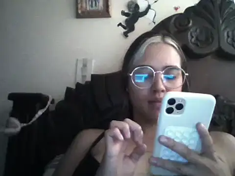 trianabell online show from 02-05-25, 04:03