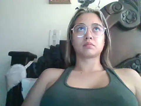 trianabell online show from 02-25-25, 04:21