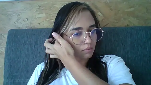 trianabell online show from 12-21-25, 04:25