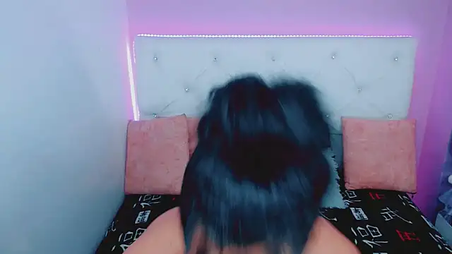 Snapshot of Amanda_bigx chatting on 10-25-25, 04:42 Amanda bigx online show from 10-25-25, 04:42