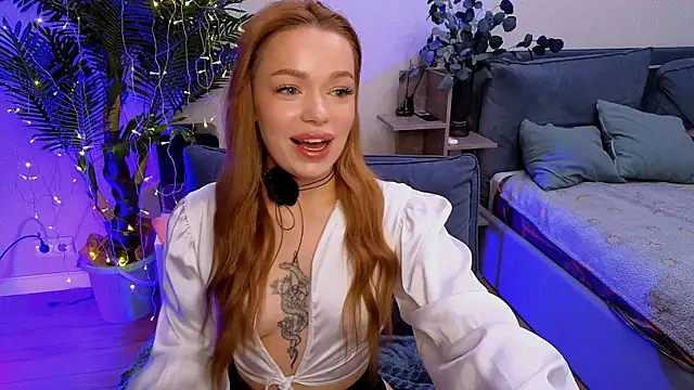 Snapshot of Lily_Yin chatting on 01-01-25, 05:11 Lily Yin online show from 01-01-25, 05:11