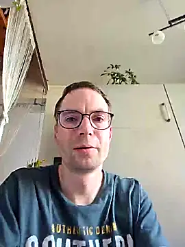 Snapshot of Schnubby1 chatting on 02-21-25, 01:00 Schnubby1 online show from 02-21-25, 01:00