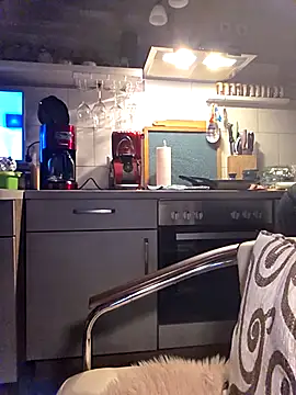 Snapshot of Schnubby1 chatting on 03-18-25, 02:47 Schnubby1 online show from 03-18-25, 02:47