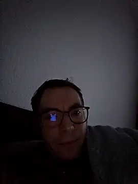 Snapshot of Schnubby1 chatting on 12-18-25, 03:07 Schnubby1 online show from 12-18-25, 03:07