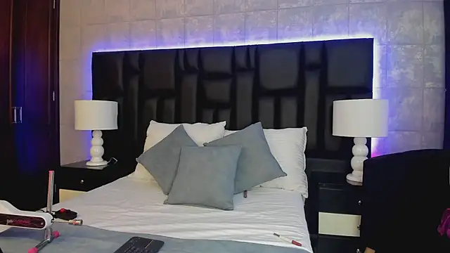 Snapshot of MiaSweeths chatting on 01-22-25, 11:45 MiaSweeths online show from 01-22-25, 11:45