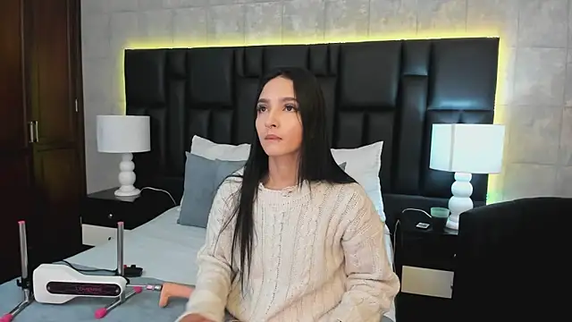 Snapshot of MiaSweeths chatting on 02-24-25, 11:43 MiaSweeths online show from 02-24-25, 11:43