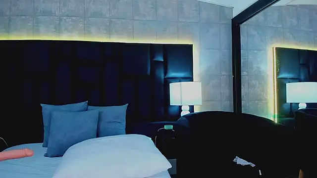 Snapshot of MiaSweeths chatting on 02-24-25, 03:31 MiaSweeths online show from 02-24-25, 03:31