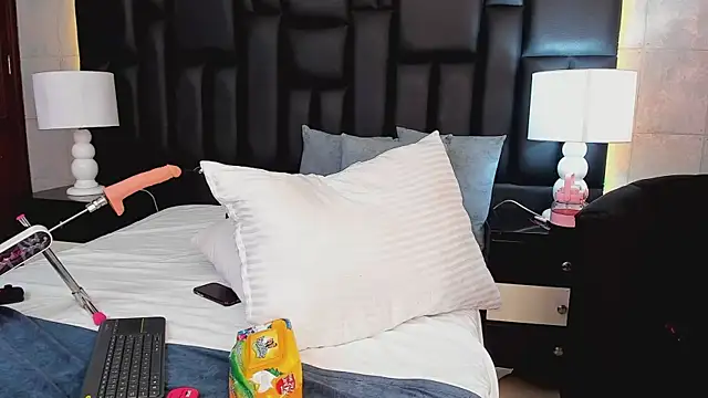 Snapshot of MiaSweeths chatting on 02-27-25, 06:31 MiaSweeths online show from 02-27-25, 06:31