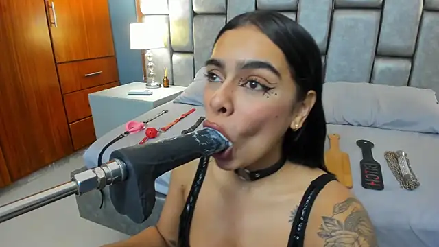 Snapshot of Foxy_Assh_ chatting on 09-21-25, 08:10 Foxy Assh online show from 09-21-25, 08:10