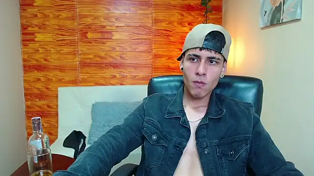 Snapshot of Bastiaan_28 chatting on 12-04-24, 06:33 Bastiaan 28 online show from 12-04-24, 06:33