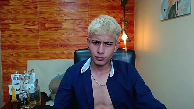 Snapshot of Bastiaan_28 chatting on 12-12-24, 09:19 Bastiaan 28 online show from 12-12-24, 09:19