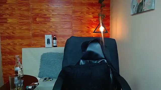 Snapshot of Bastiaan_28 chatting on 12-13-24, 06:10 Bastiaan 28 online show from 12-13-24, 06:10