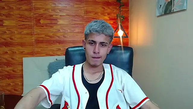 Snapshot of Bastiaan_28 chatting on 12-17-24, 04:56 Bastiaan 28 online show from 12-17-24, 04:56