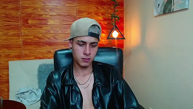 Snapshot of Bastiaan_28 chatting on 12-25-24, 03:08 Bastiaan 28 online show from 12-25-24, 03:08