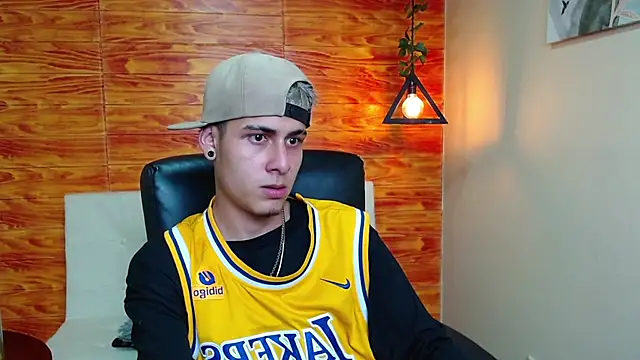 Snapshot of Bastiaan_28 chatting on 12-28-24, 09:52 Bastiaan 28 online show from 12-28-24, 09:52