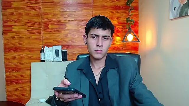 Snapshot of Bastiaan_28 chatting on 01-07-25, 09:57 Bastiaan 28 online show from 01-07-25, 09:57