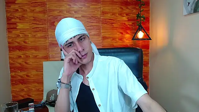 Snapshot of Bastiaan_28 chatting on 01-15-25, 01:02 Bastiaan 28 online show from 01-15-25, 01:02