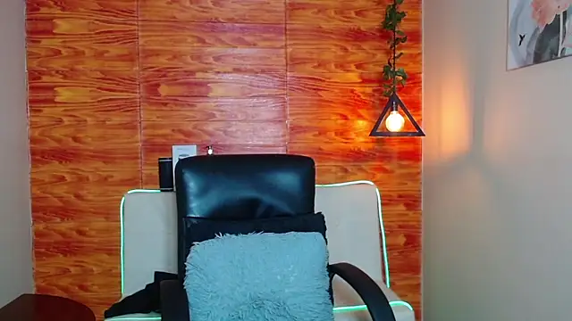 Snapshot of Bastiaan_28 chatting on 01-22-25, 10:07 Bastiaan 28 online show from 01-22-25, 10:07