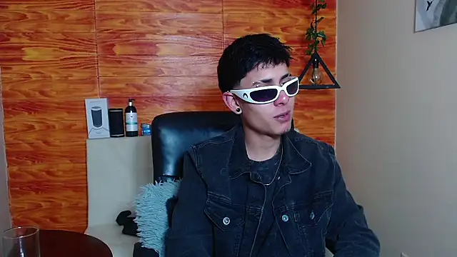 Snapshot of Bastiaan_28 chatting on 02-06-25, 03:59 Bastiaan 28 online show from 02-06-25, 03:59